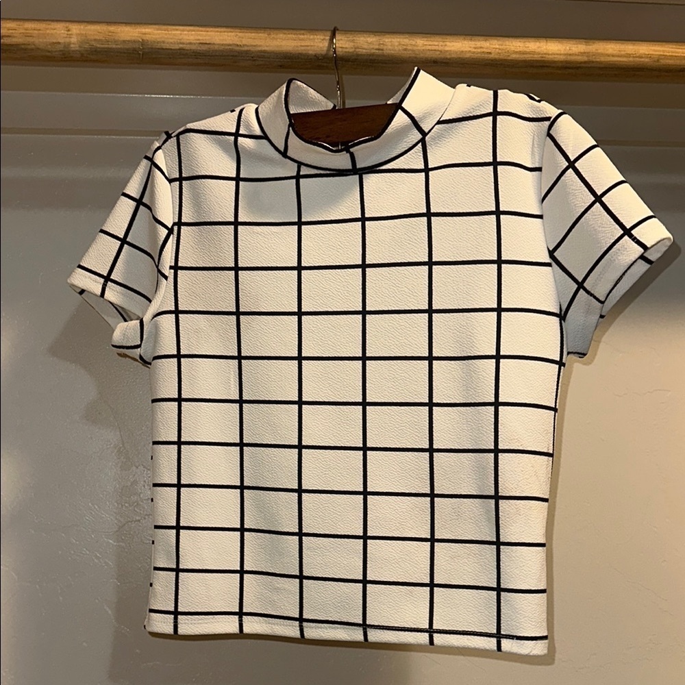 SHEIN Black and White Checkered Short Sleeve Top